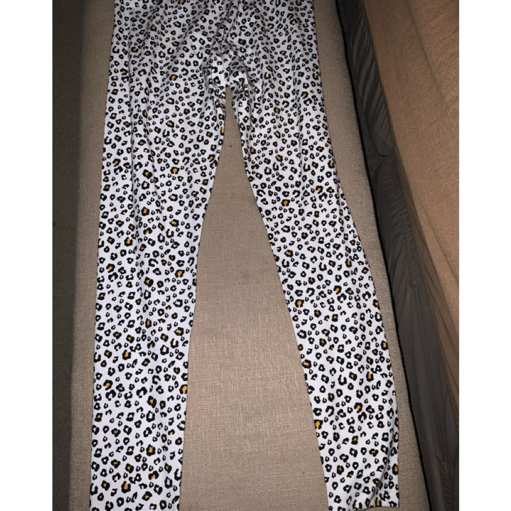 Arizona jean Co white / yellow / black cheetah pattern legging a ( Never Worn ) - Picture 3 of 7